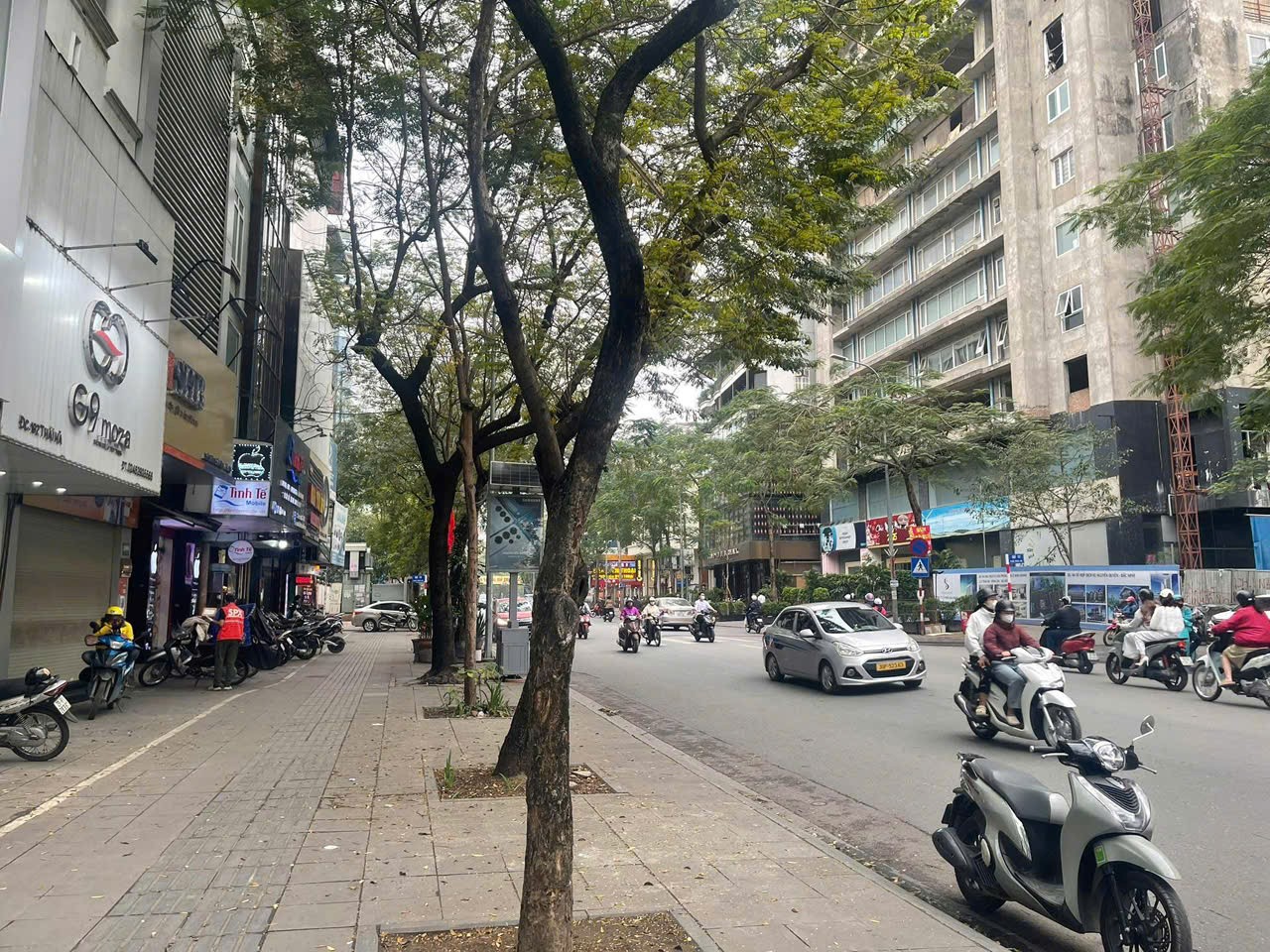 Tôi cần bán nhà mặt ngõ Thái Hà - Vị trí đoạn kinh doanh sầm uất nhất phố, vỉa hè rộng