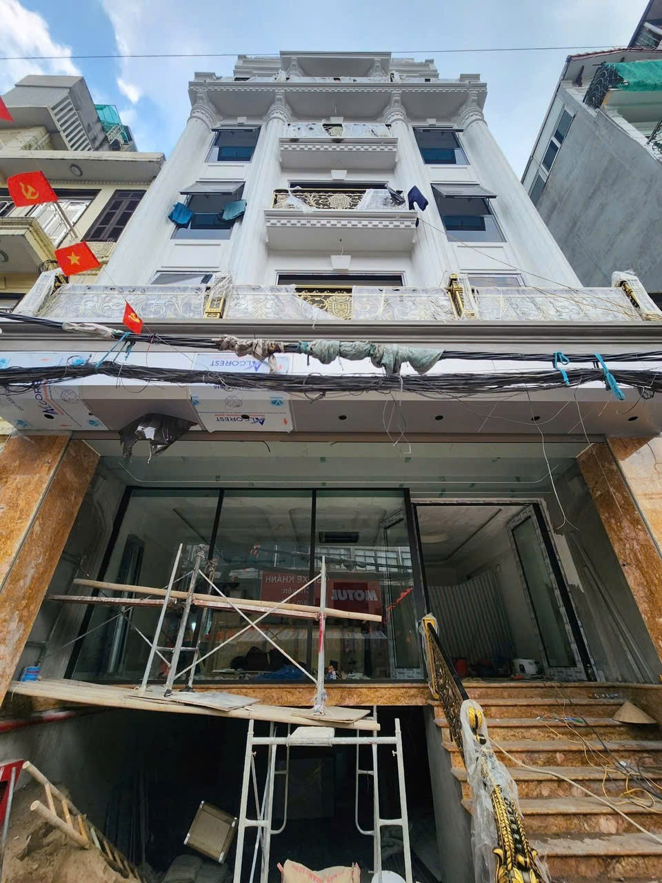 Bán nhà mặt phố Hoàng Văn Thá chỉ hơn 300tr/mi vỉa hè rộng kinh doanh sầm uất - Lô góc 83m 32 tỷ 2