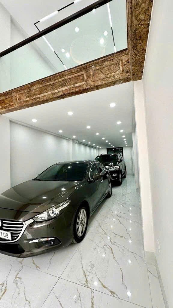 Bán nhà mặt phố Hoàng Văn Thá chỉ hơn 300tr/mi vỉa hè rộng kinh doanh sầm uất - Lô góc 83m 32 tỷ 3