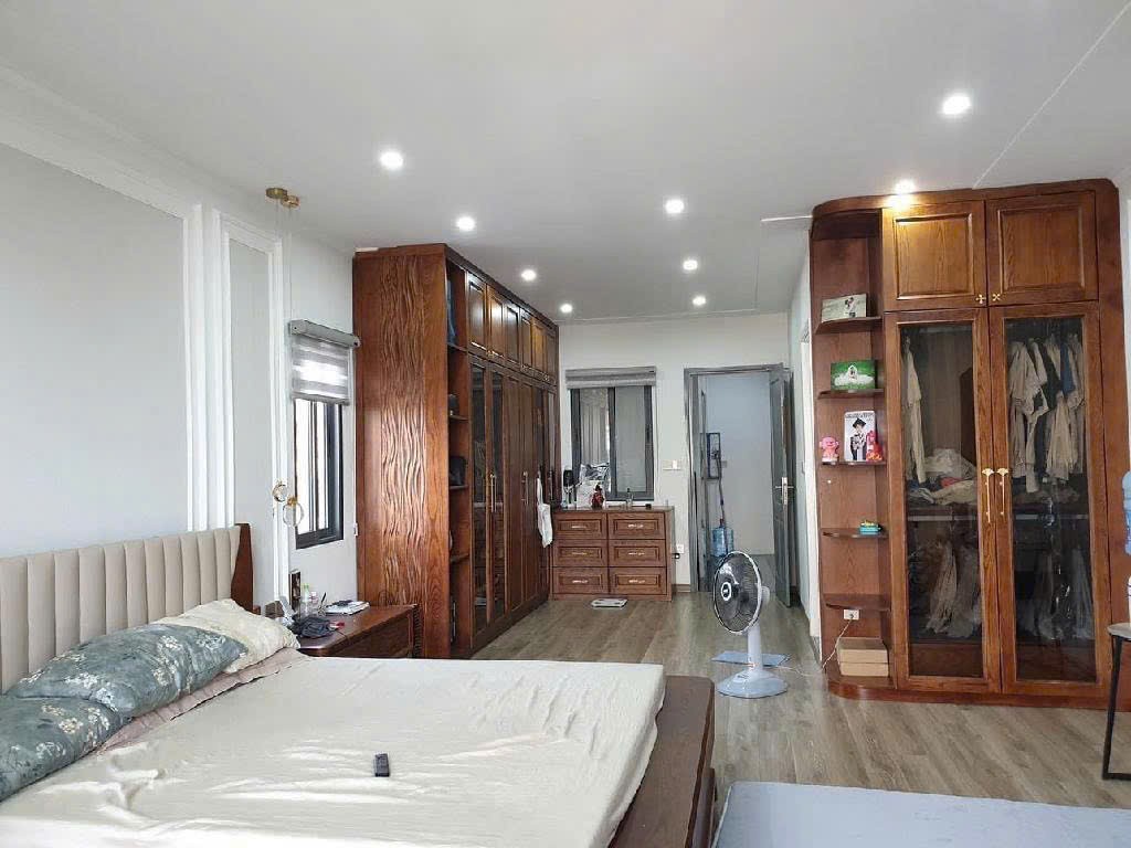 Bán nhà phân lô Huỳnh Thúc Kháng - Sổ đỏ 80m 5 tầng - Vỉa hè rộng, 2 mặt ngõ - Kinh doanh 3