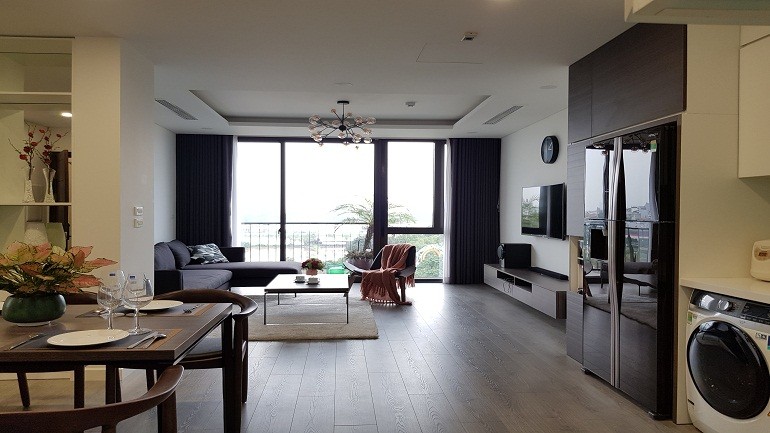 Cho thuê căn hộ dịch vụ tại Trịnh Công Sơn, Tây Hồ, 120m2, 3PN, ban công, đầy đủ nội thất đẹp