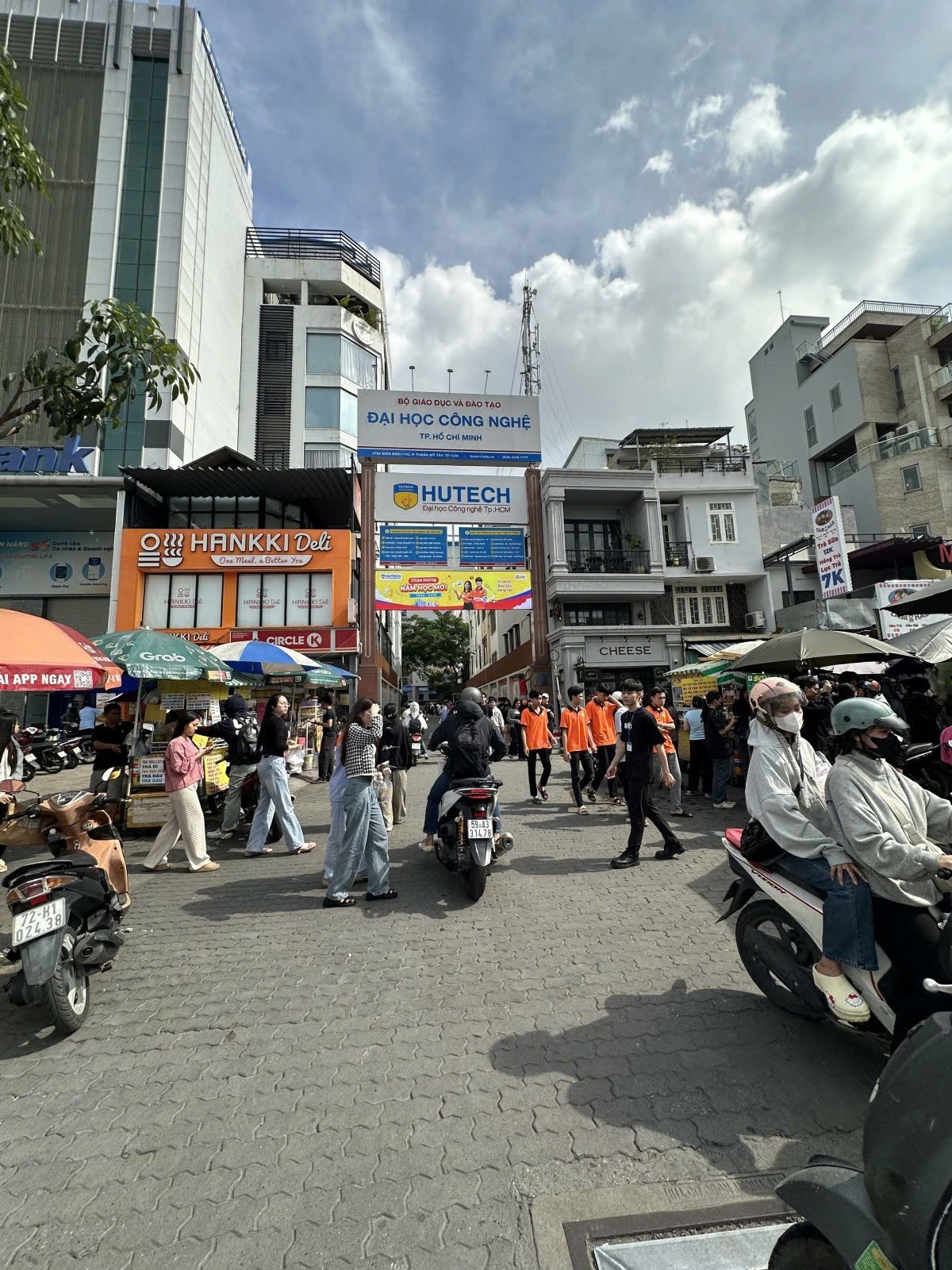 CHDV CẠNH ĐH HUTECH - 84m2 NỞ HẬU - 8 PHÒNG LUÔN FULL - 15 TỶ 12