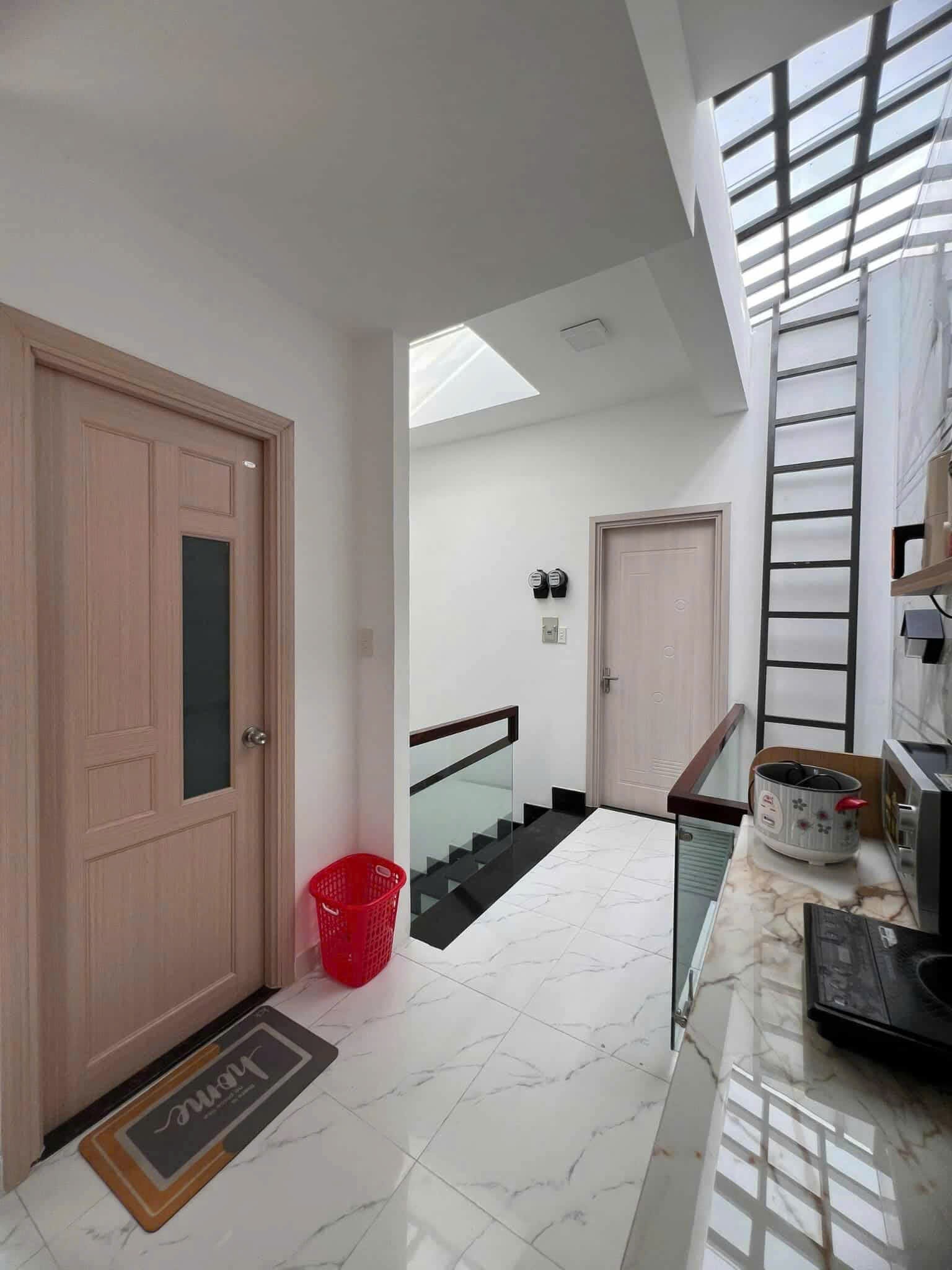 MẶT TIỀN PHÚ NHUẬN - 4 TẦNG ĐẸP 70M² (4×17) - GIÁ RẺ 14.2 TỶ - CHO THUÊ 30TR/THÁNG 6