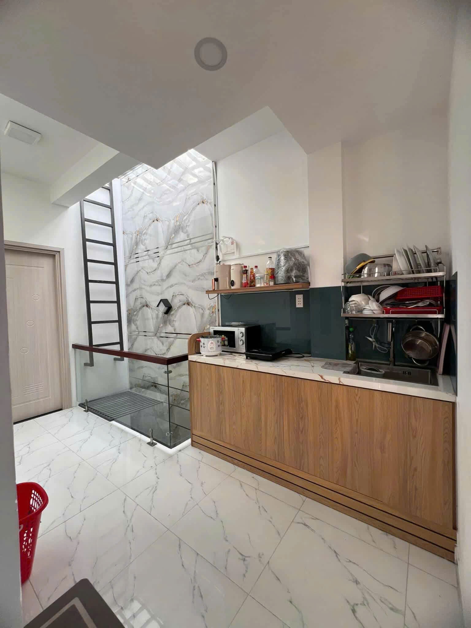 MẶT TIỀN PHÚ NHUẬN - 4 TẦNG ĐẸP 70M² (4×17) - GIÁ RẺ 14.2 TỶ - CHO THUÊ 30TR/THÁNG 8