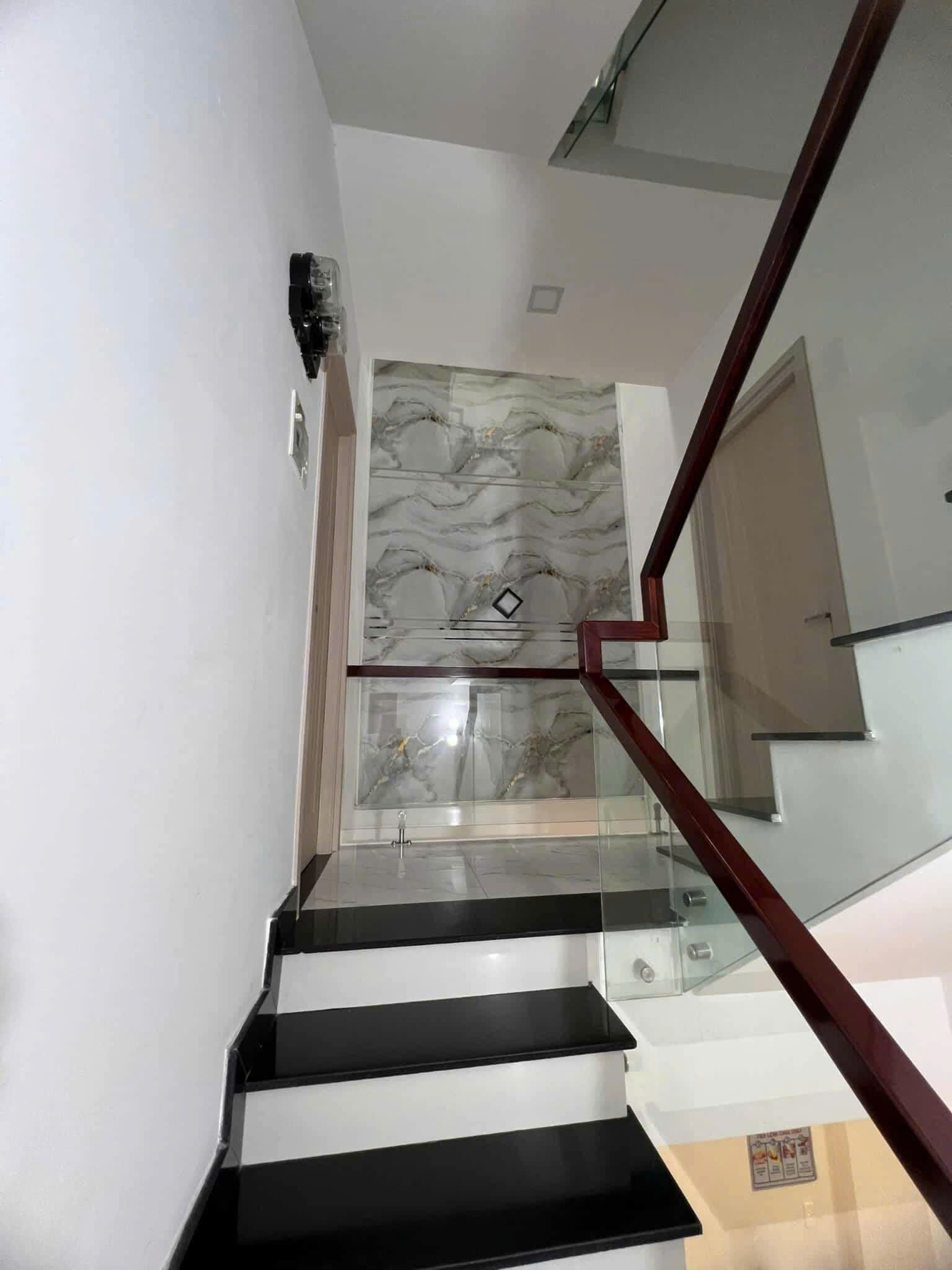 MẶT TIỀN PHÚ NHUẬN - 4 TẦNG ĐẸP 70M² (4×17) - GIÁ RẺ 14.2 TỶ - CHO THUÊ 30TR/THÁNG 2