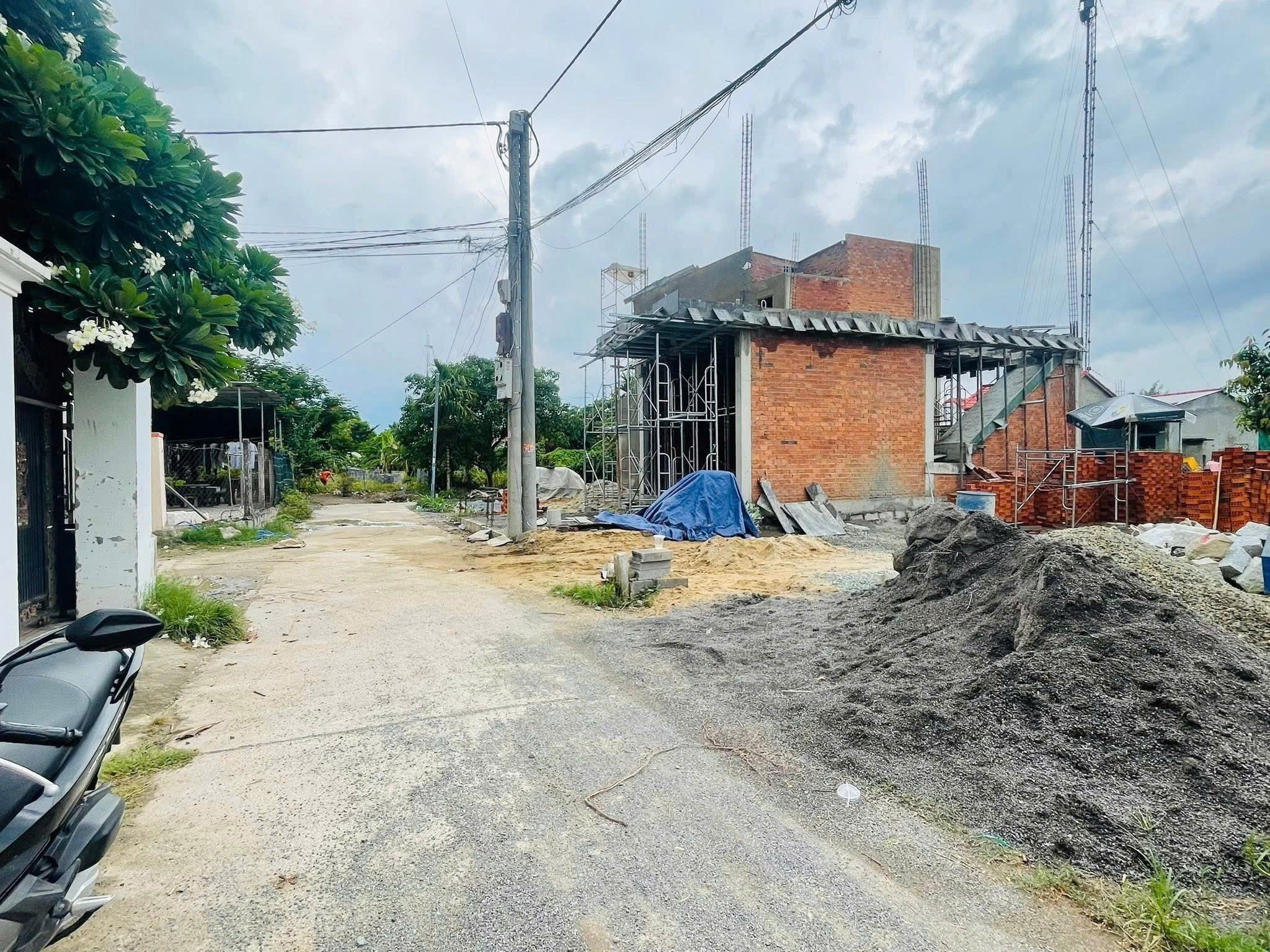 Bán đất Diên Toàn thôn Đông Dinh full thổ cư đường thông ra Nguyễn Trãi và Quốc Lộ 1A 2