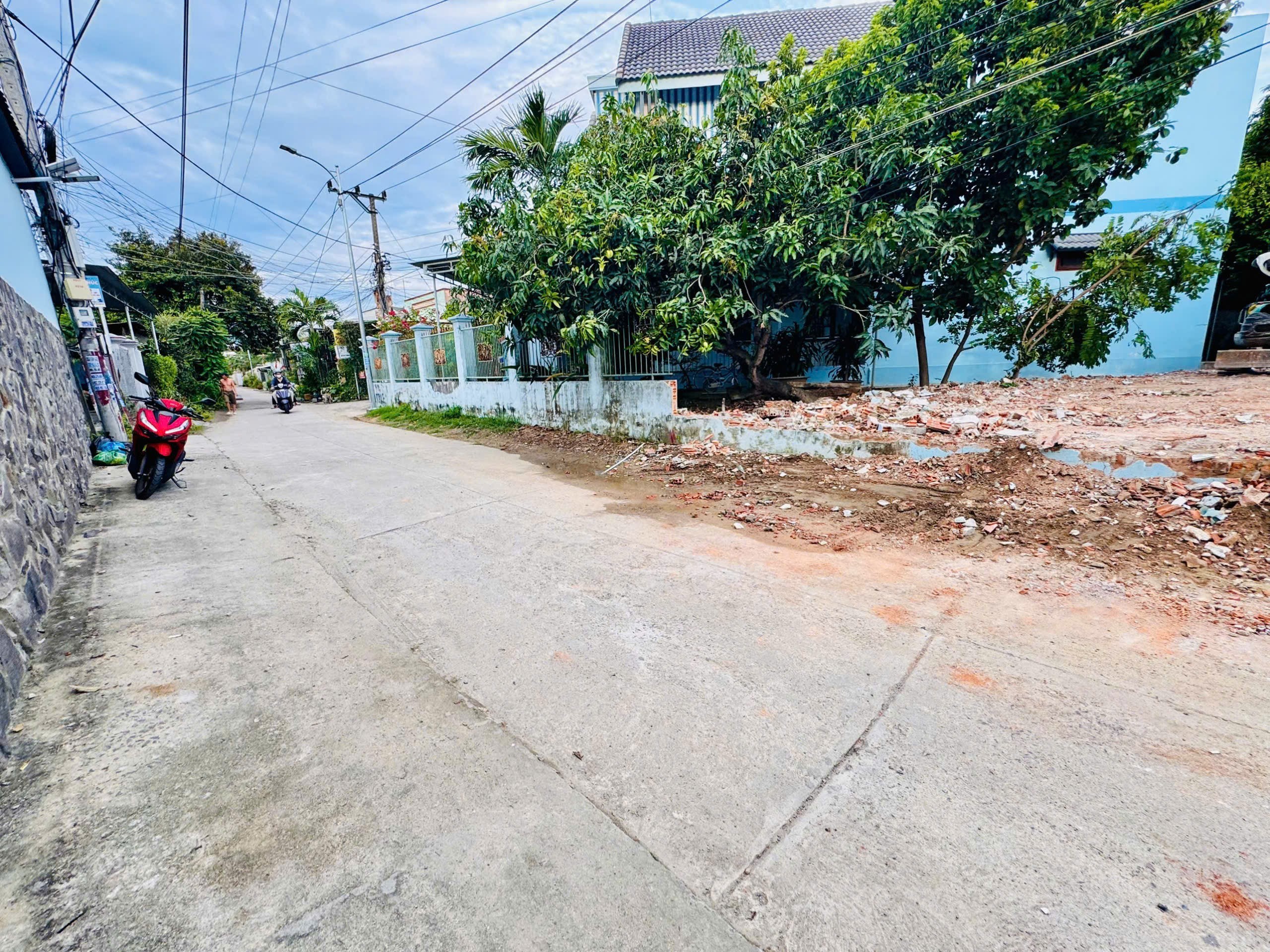 Bán đất Diên An mặt tiền đường Cây Dầu sát bên 23/10
