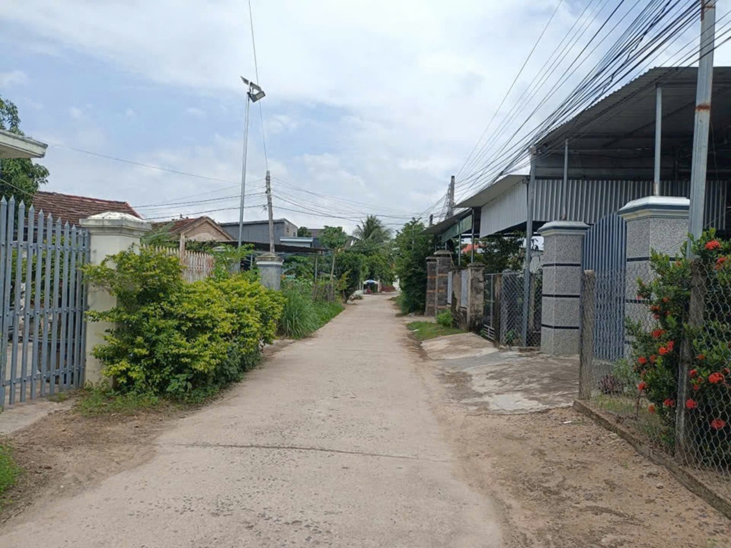 Bán đất Bình Lộc mặt đường bê tông nội thôn sát bên Hương Lộ 39 - giá rẻ xây nhà an cư 2