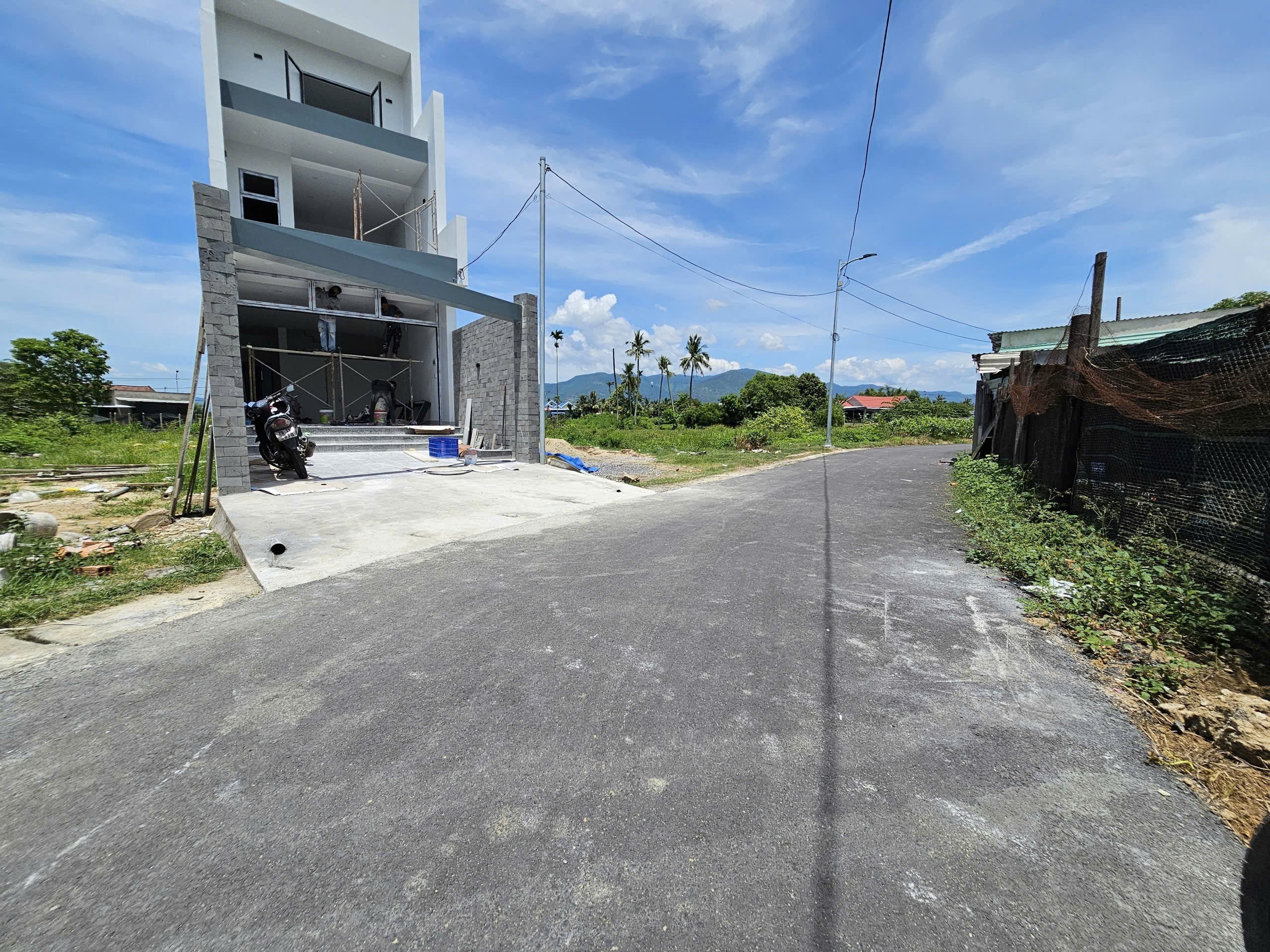 Bán đất Diên Hoà thôn Lạc Lợi full thổ sau cây xăng Hưng Thịnh đi vào - đường nhựa thông