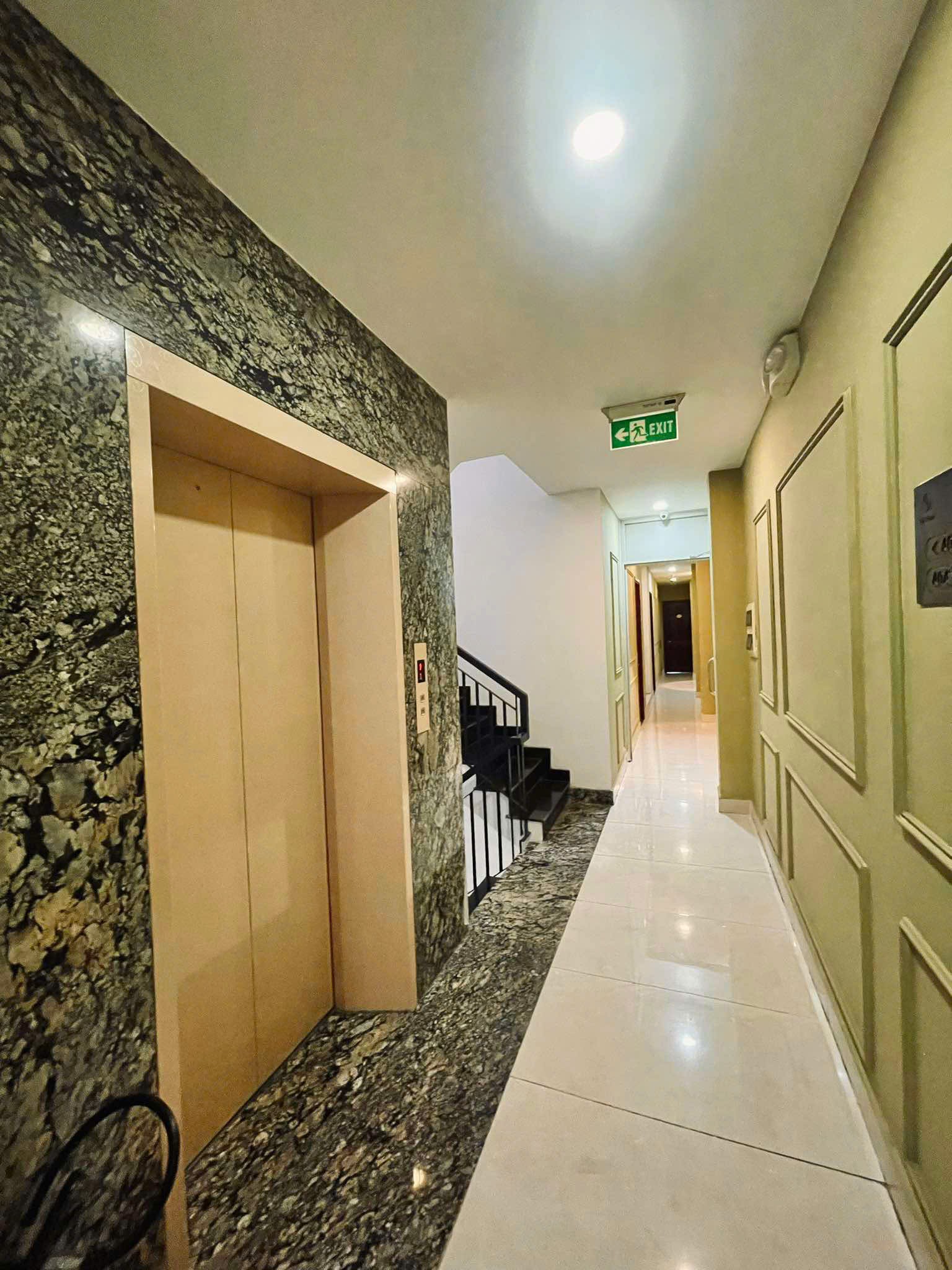 KHÁCH SẠN NGAY SÂN BAY TÂN SƠN NHẤT DÒNG TIỀN 300TR/THÁNG - GẤP BÁN GIẢM MẠNH 4.5 TỶ 7