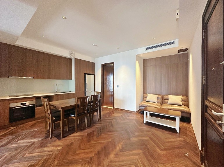 Cho thuê căn hộ 2PN rộng 90m2 tại Tô Ngọc Vân, Tây Hồ, đầy đủ nội thất hiện đại, cao cấp