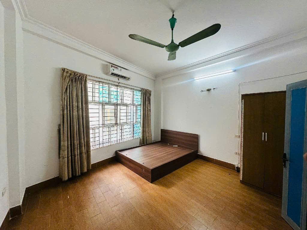 Ngộp Bank bán gấp nhà ngõ 168 Kim Giang cạnh The Manor 31m2 chỉ 1.99 tỷ. LH 0989626116 2