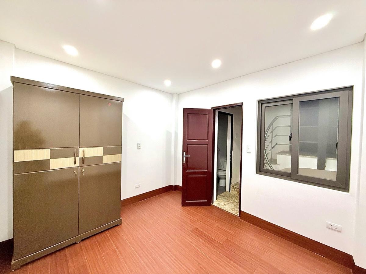Nhà đẹp Hoàng Văn Thái, 20m ra đầm Hồng, 4 ngủ to rộng, 32m2, chỉ hơn 6 tỷ