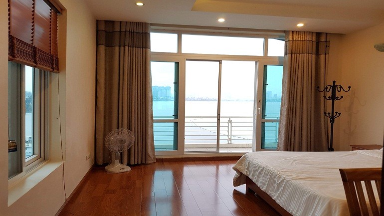 Cho thuê căn hộ dịch vụ tại Yên Hoa, Tây Hồ, 55m2, 1PN, ban công view hồ, đầy đủ nội thất