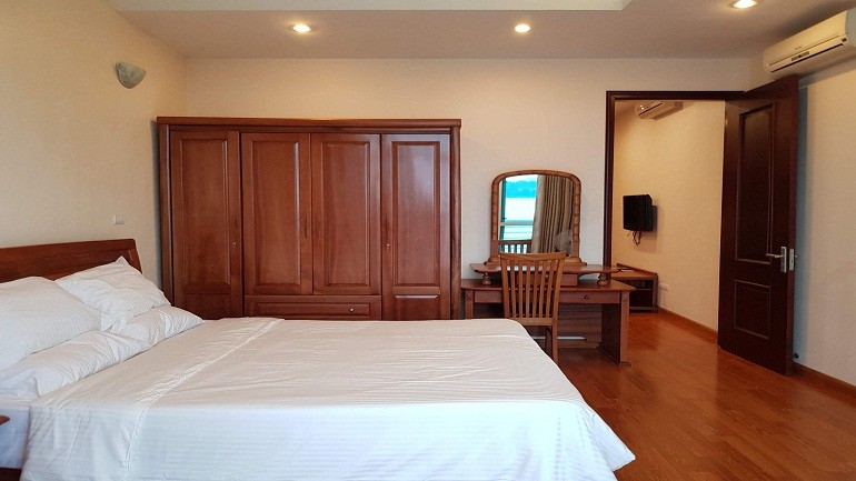 Cho thuê căn hộ dịch vụ tại Yên Hoa, Tây Hồ, 55m2, 1PN, ban công view hồ, đầy đủ nội thất 3