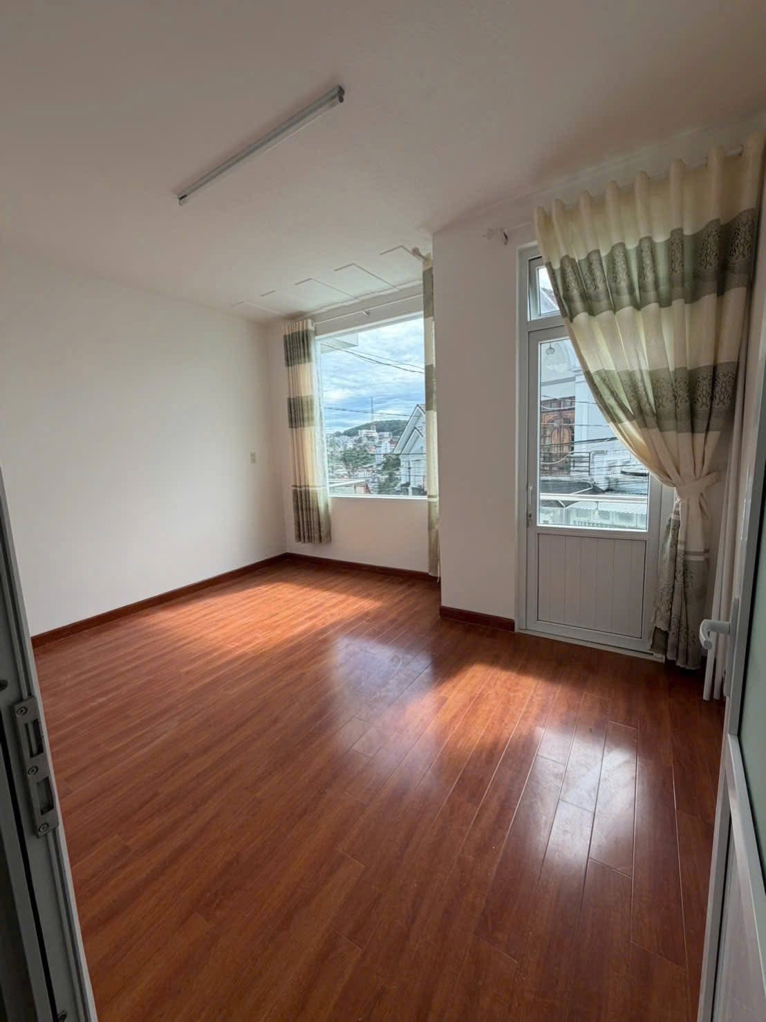 CẦN TIỀN BÁN CĂN NHÀ ĐƯỜNG OTO (ĐẬU SÂN) P.XUÂN HƯƠNG ( P4 CŨ), ĐÀ LẠT Giá Bán 6.4 Tỷ 4