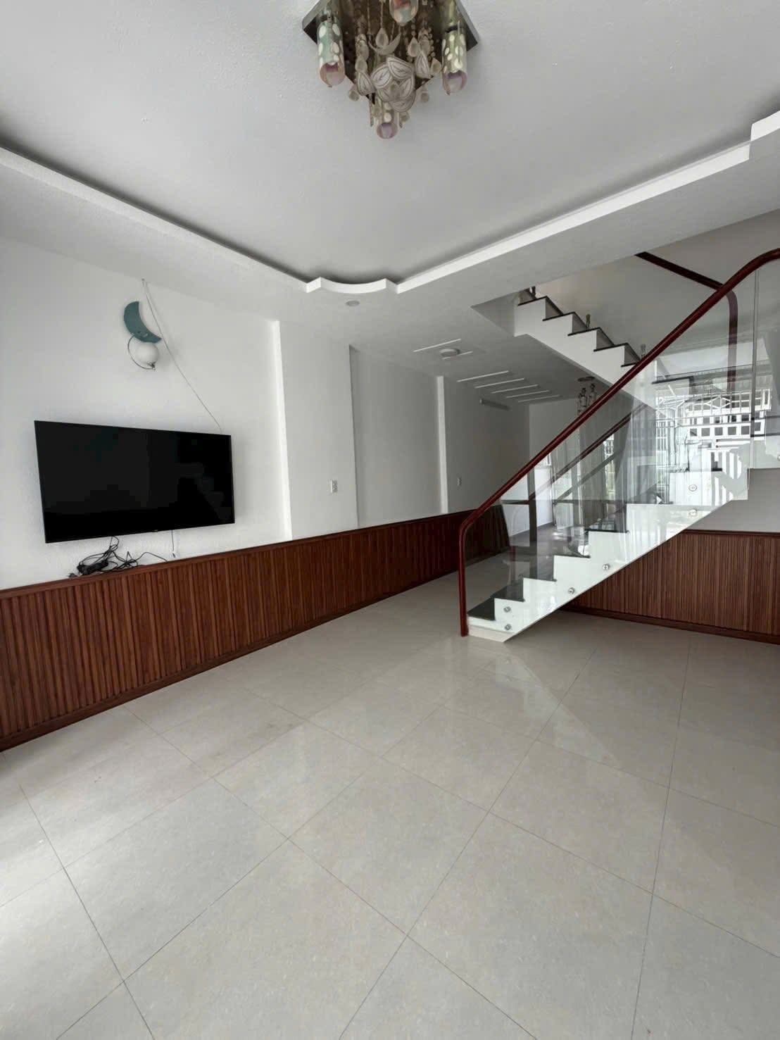CẦN TIỀN BÁN CĂN NHÀ ĐƯỜNG OTO (ĐẬU SÂN) P.XUÂN HƯƠNG ( P4 CŨ), ĐÀ LẠT Giá Bán 6.4 Tỷ 2