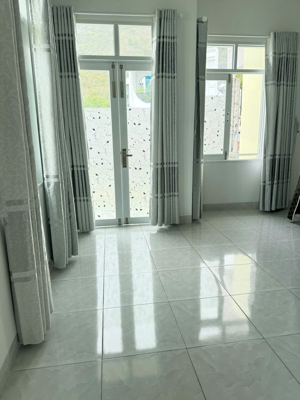 Nhà 2 tầng 2 mặt tiền đường Ngô Văn Sở – gần biển Phạm Văn Đồng , ngang 5m 5