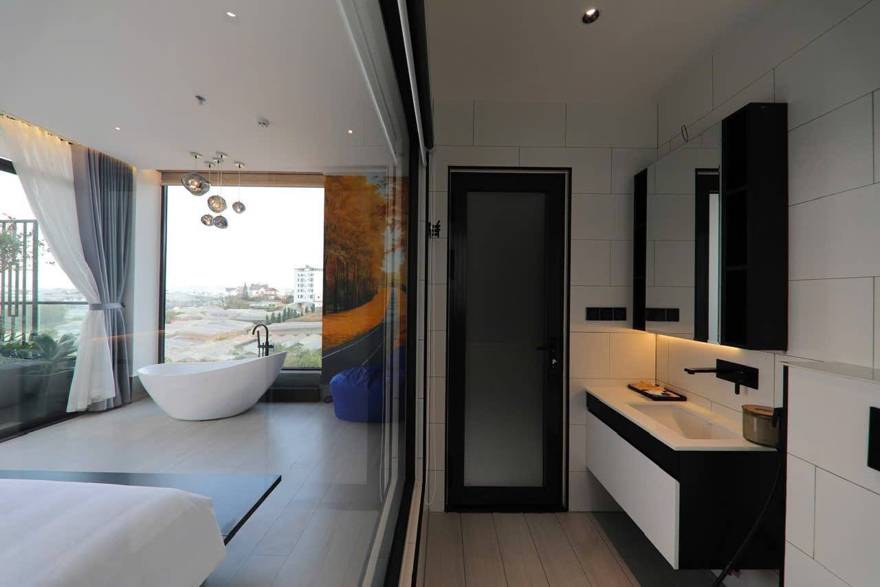 CẦN TIỀN BÁN GẤP KHÁCH SẠN ĐÀ LẠT - VIEW THOÁNG - KINH DOANH TỐT ĐƯỜNG PHÙ ĐỔNG THIÊN VƯƠNG 300m2 5