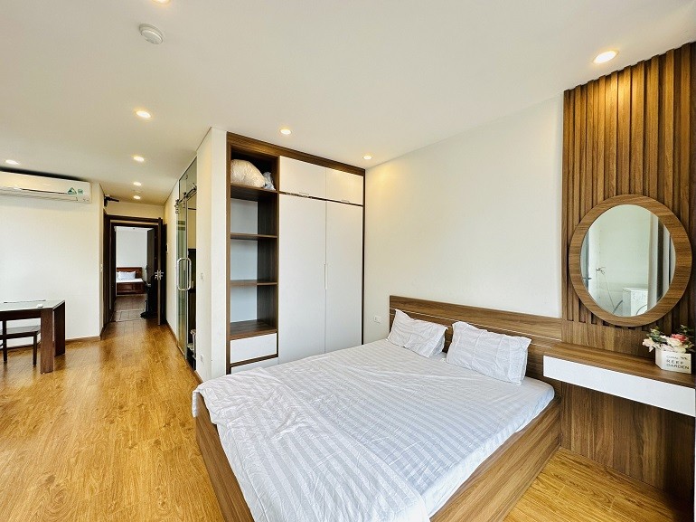 Cho thuê căn hộ 2PN rộng 75m2 tại Tô Ngọc Vân, Tây Hồ, đủ đồ đẹp, sáng thoáng 3