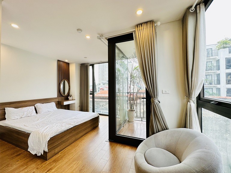 Cho thuê căn hộ 2PN rộng 75m2 tại Tô Ngọc Vân, Tây Hồ, đủ đồ đẹp, sáng thoáng 2
