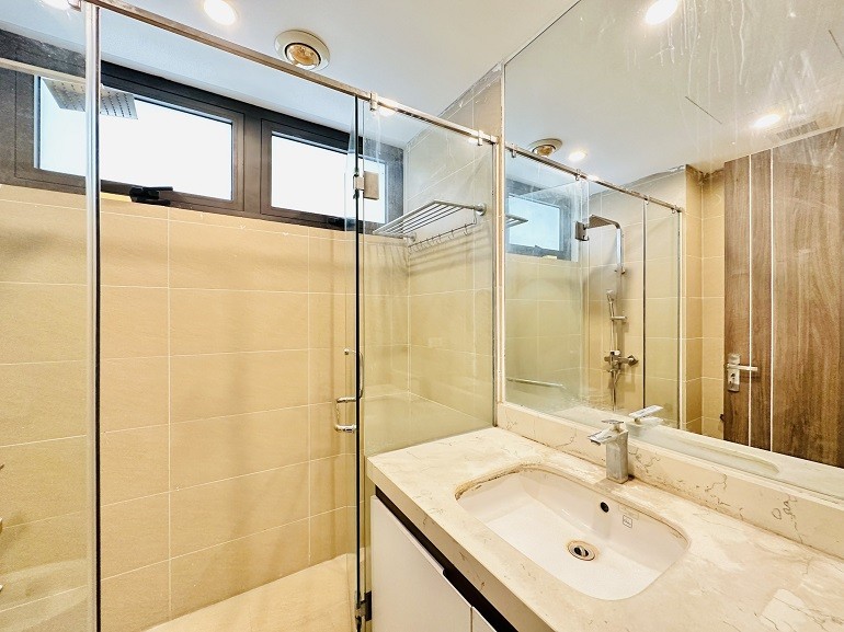 Cho thuê căn hộ 2PN rộng 75m2 tại Tô Ngọc Vân, Tây Hồ, đủ đồ đẹp, sáng thoáng 8