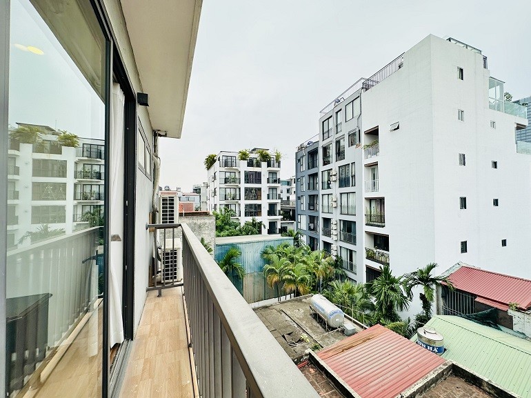 Cho thuê căn hộ 2PN rộng 75m2 tại Tô Ngọc Vân, Tây Hồ, đủ đồ đẹp, sáng thoáng 9