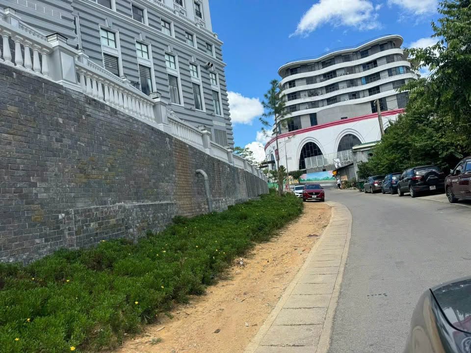 CẦN TIỀN BÁN GẤP ĐẤT NỀN BIỆT THỰ ĐƯỜNG PHẠM HỒNG THÁI, ĐÀ LẠT Giá Chỉ 14 TỶ
