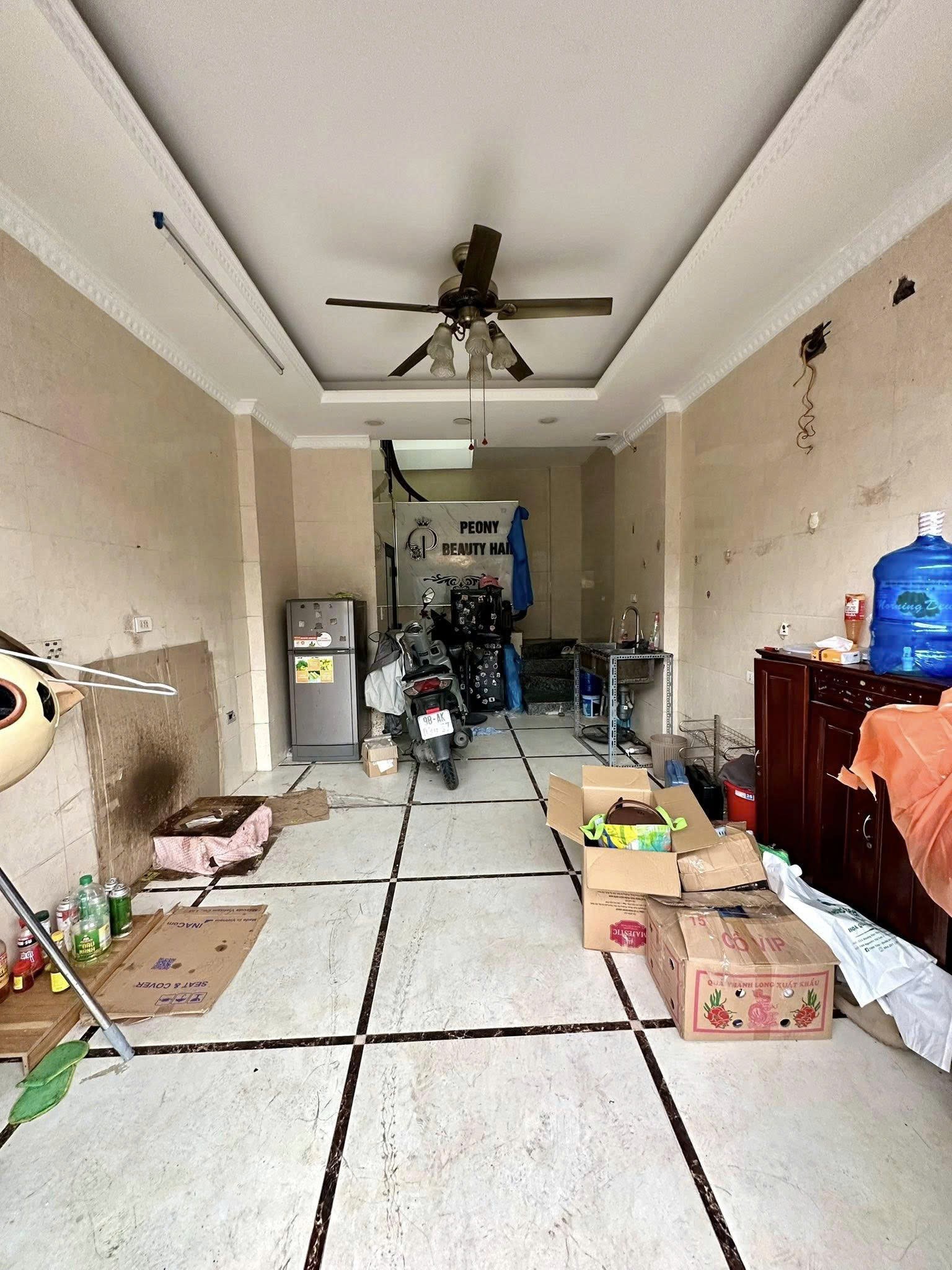 Cho thuê nhà ngõ 12 đường Mạc Thị Bưởi, Hai Bà Trưng 30m x 4T giá 10tr, ở NHÓM - GĐ