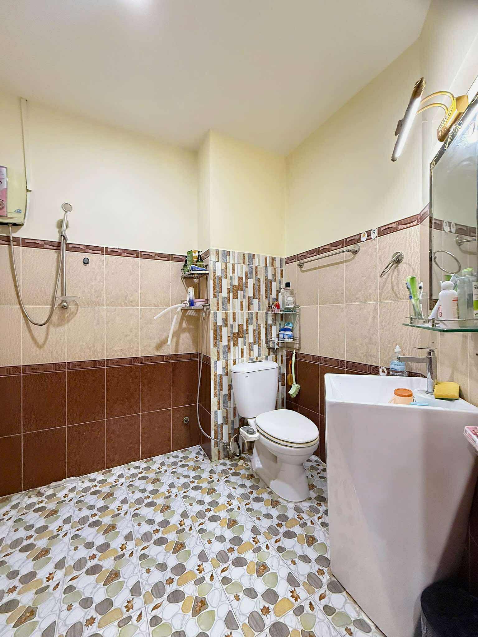 SIÊU PHẨM 2 MẶT TIỀN HXH NGUYỄN XÍ - Ô TÔ NGỦ NHÀ - 4 TẦNG BTCT FULL NỘI THẤT CHỈ 13 T 3