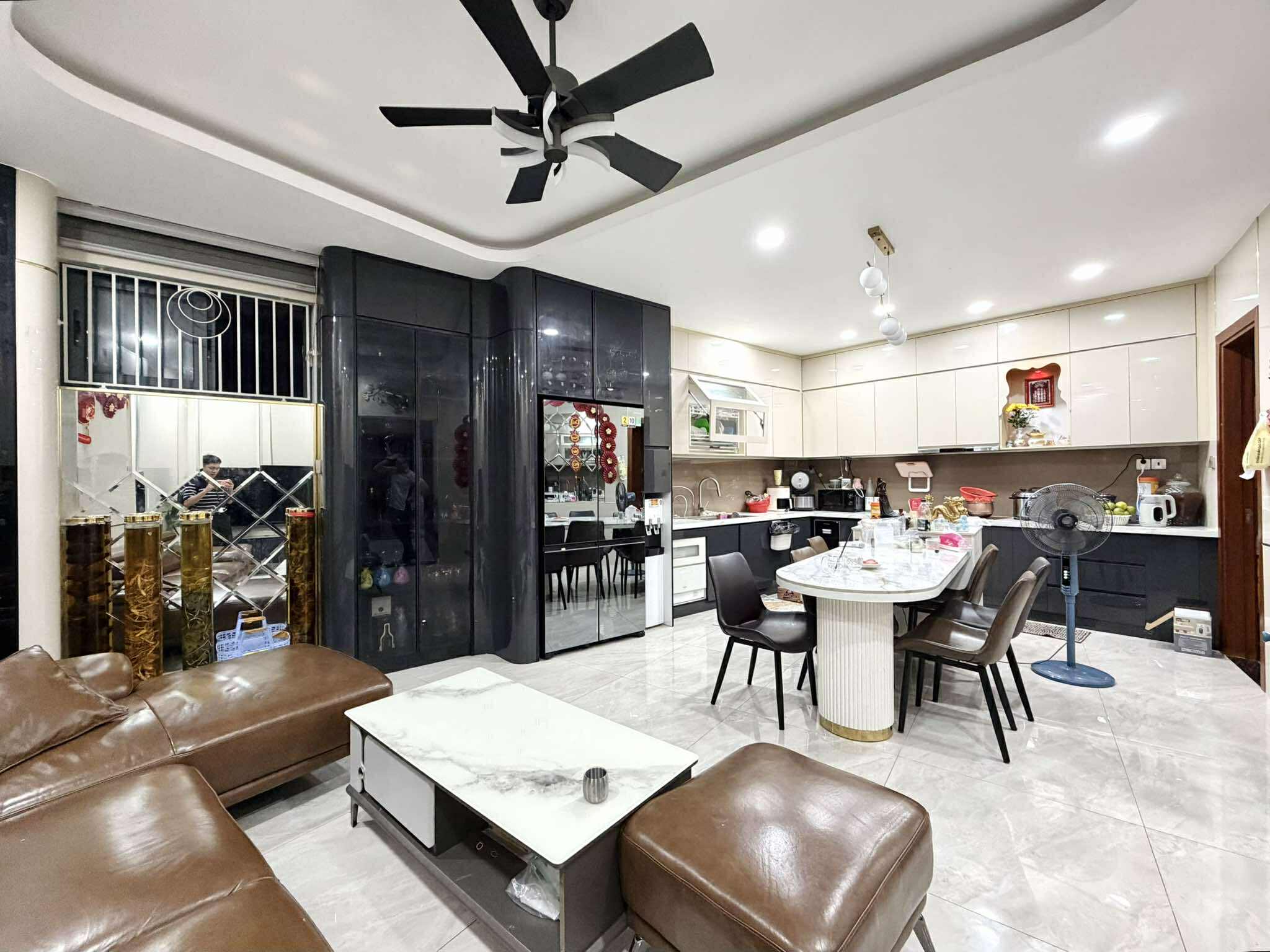 TOÀ NHÀ 8 TẦNG THANG MÁY - LÔ GÓC 3 MẶT THOÁNG - 13 PHÒNG HẺM NHỰA 6M - 24 TỶ 11