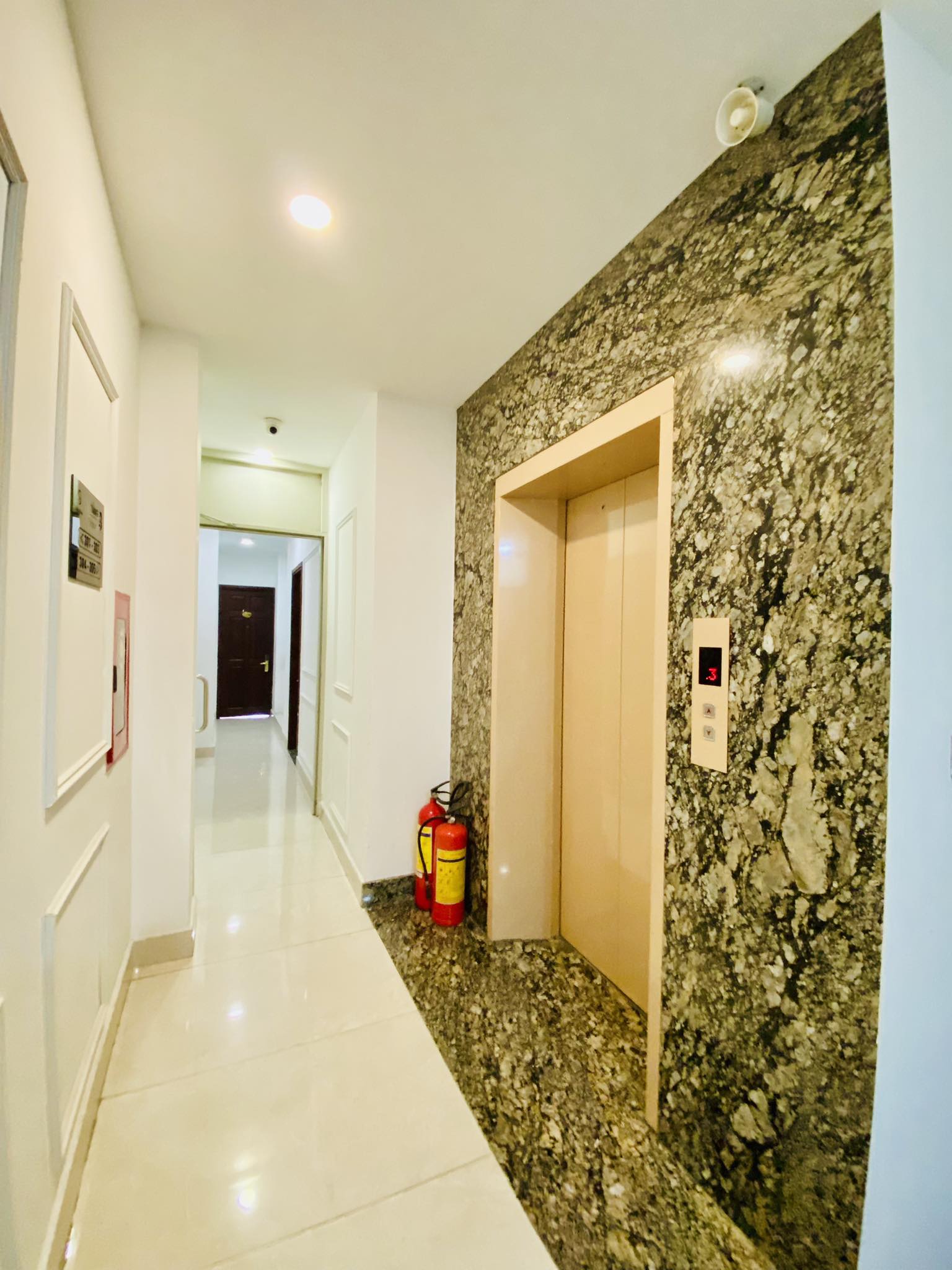 KHÁCH SẠN NGAY SÂN BAY TÂN SƠN NHẤT DÒNG TIỀN 300TR/THÁNG - GẤP BÁN GIẢM MẠNH 4.5 TỶ 15