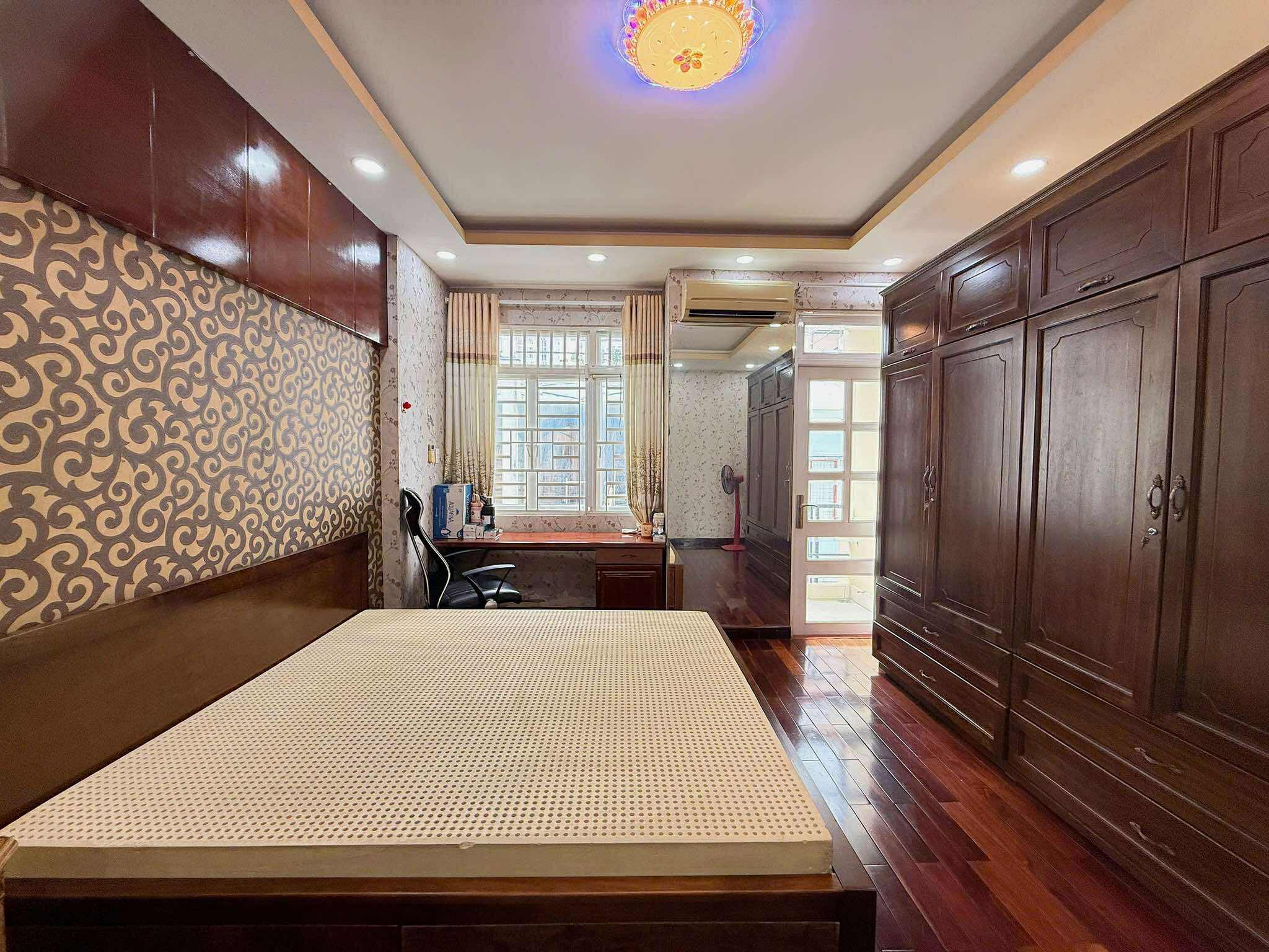 SIÊU PHẨM 2 MẶT TIỀN HXH NGUYỄN XÍ - Ô TÔ NGỦ NHÀ - 4 TẦNG BTCT FULL NỘI THẤT CHỈ 13 T 4