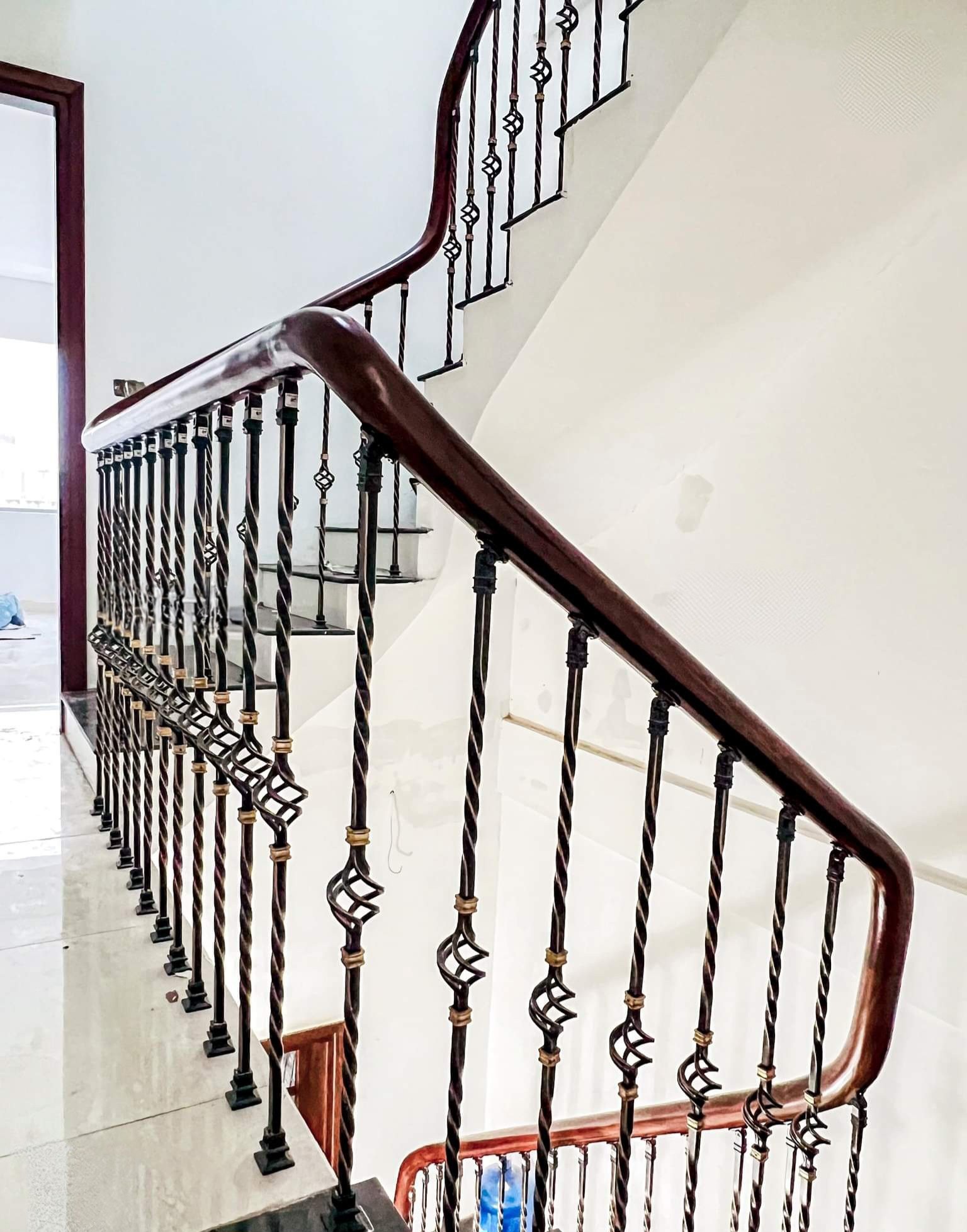 Cho thuê Nhà căn góc, mới, thang máy, 119m2_ 4T; vỉa hè, Đội Cấn-46 Tr 3