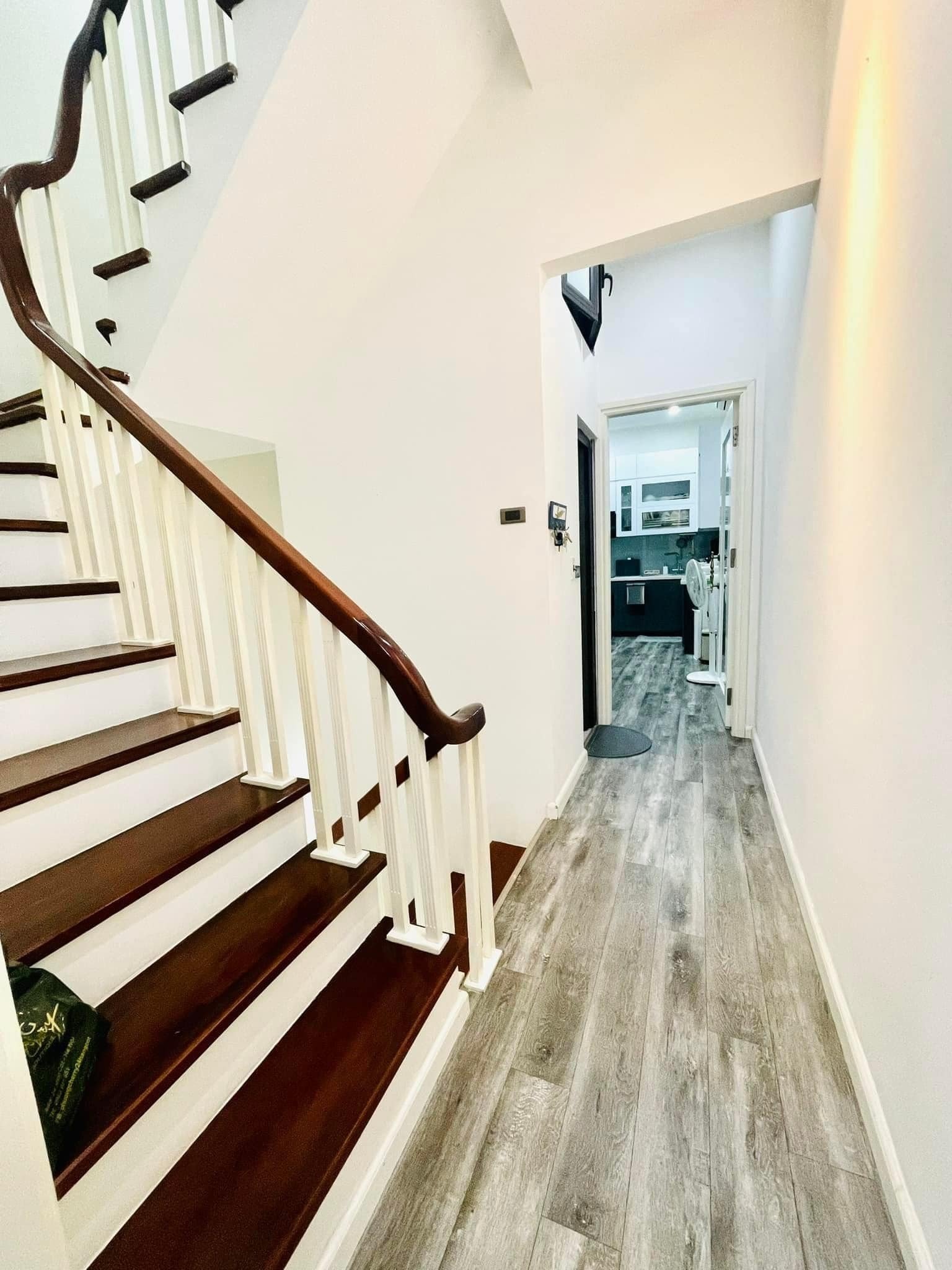 Mình cho thuê nhà mới, hai mặt tiền, Thụy Khuê, 110m2x 4T vỉa hè 30 Tr 3