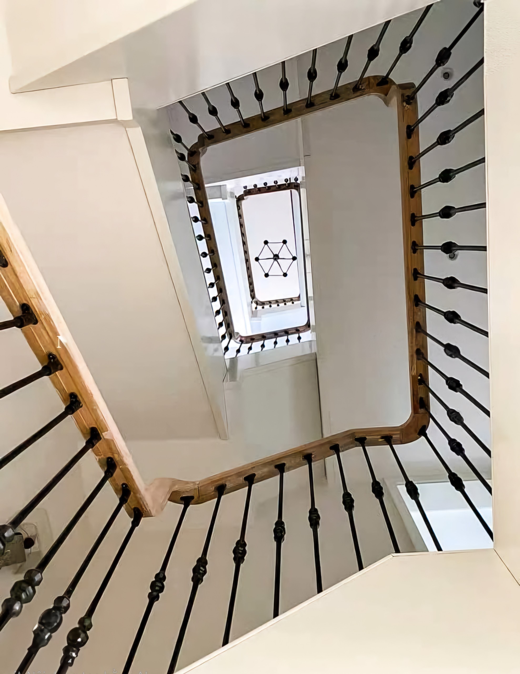 Cho thuê nhà mới, căn góc, thang máy, 95m2_ 5T; vỉa hè, Đào Tấn-32 Tr 3