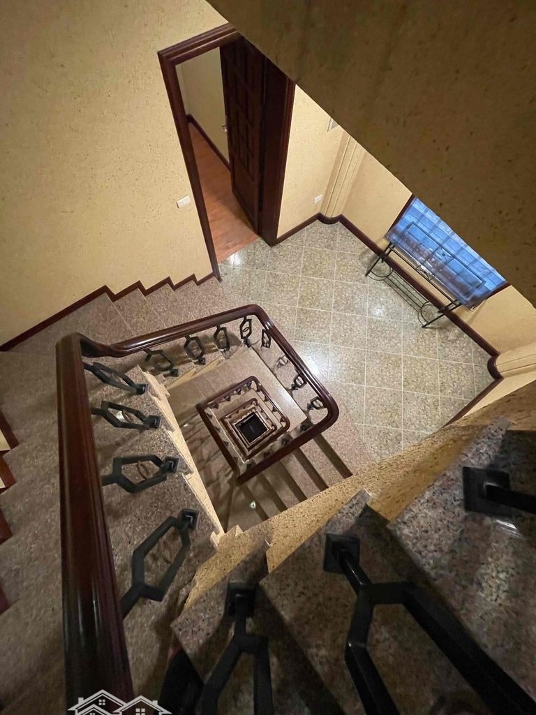 Tôi cần cho thuê nhà mới, lô góc, 103m2_ 4T; vỉa hè, Lạc Trung-30 Tr 3