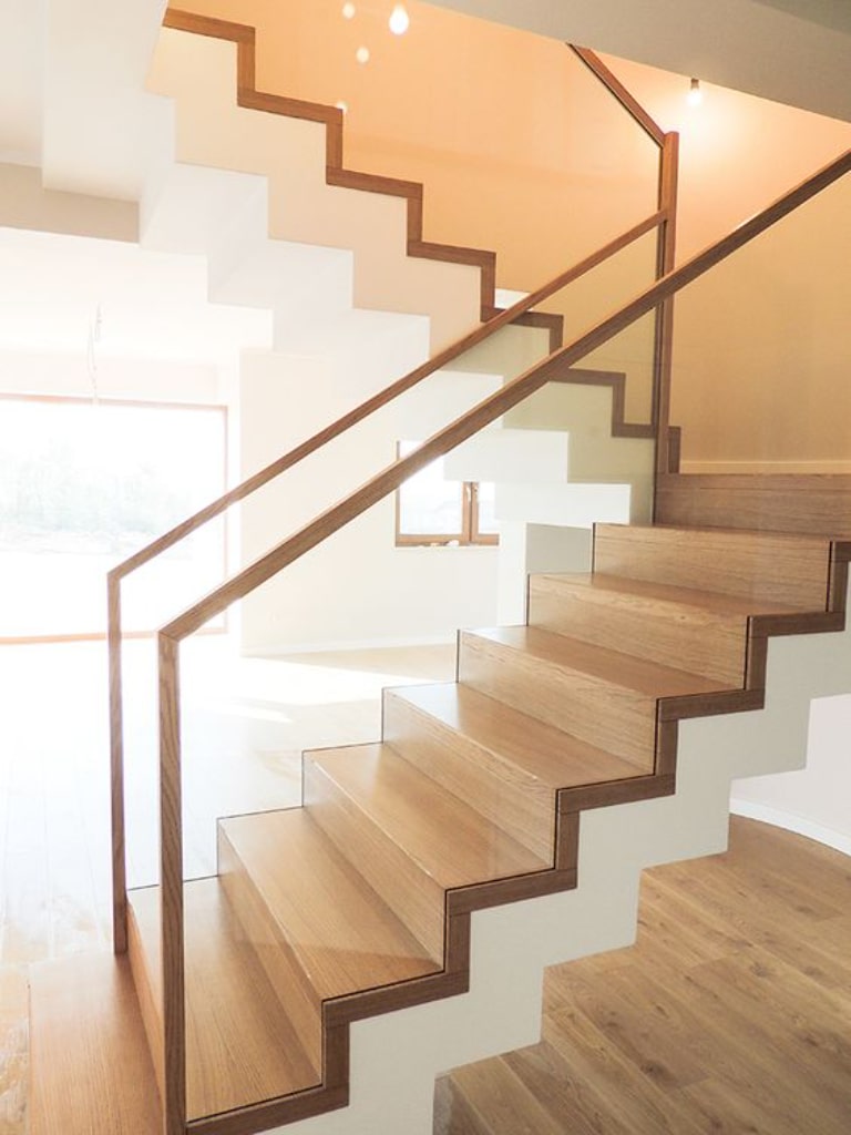 Cho thuê nhà hai mặt tiền, 104m2_ 5T; vỉa hè, Nguyễn Khánh Toàn-30 Tr 2