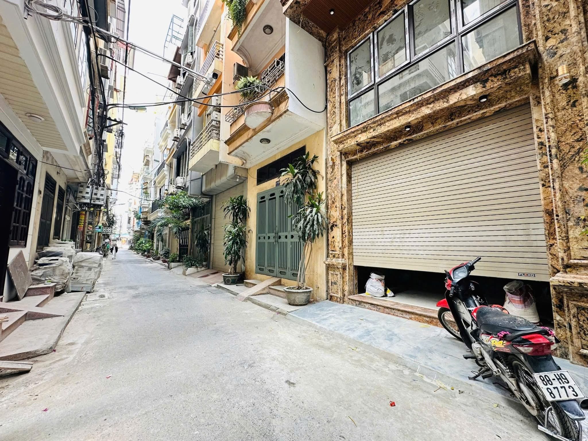 BÁN NHÀ TRẦN QUỐC HOÀN CẦU GIẤY PHÂN LÔ Ô TÔ VÀO NHÀ 2 THOÁNG 7 TẦNG THANG MÁY 21 TỶ