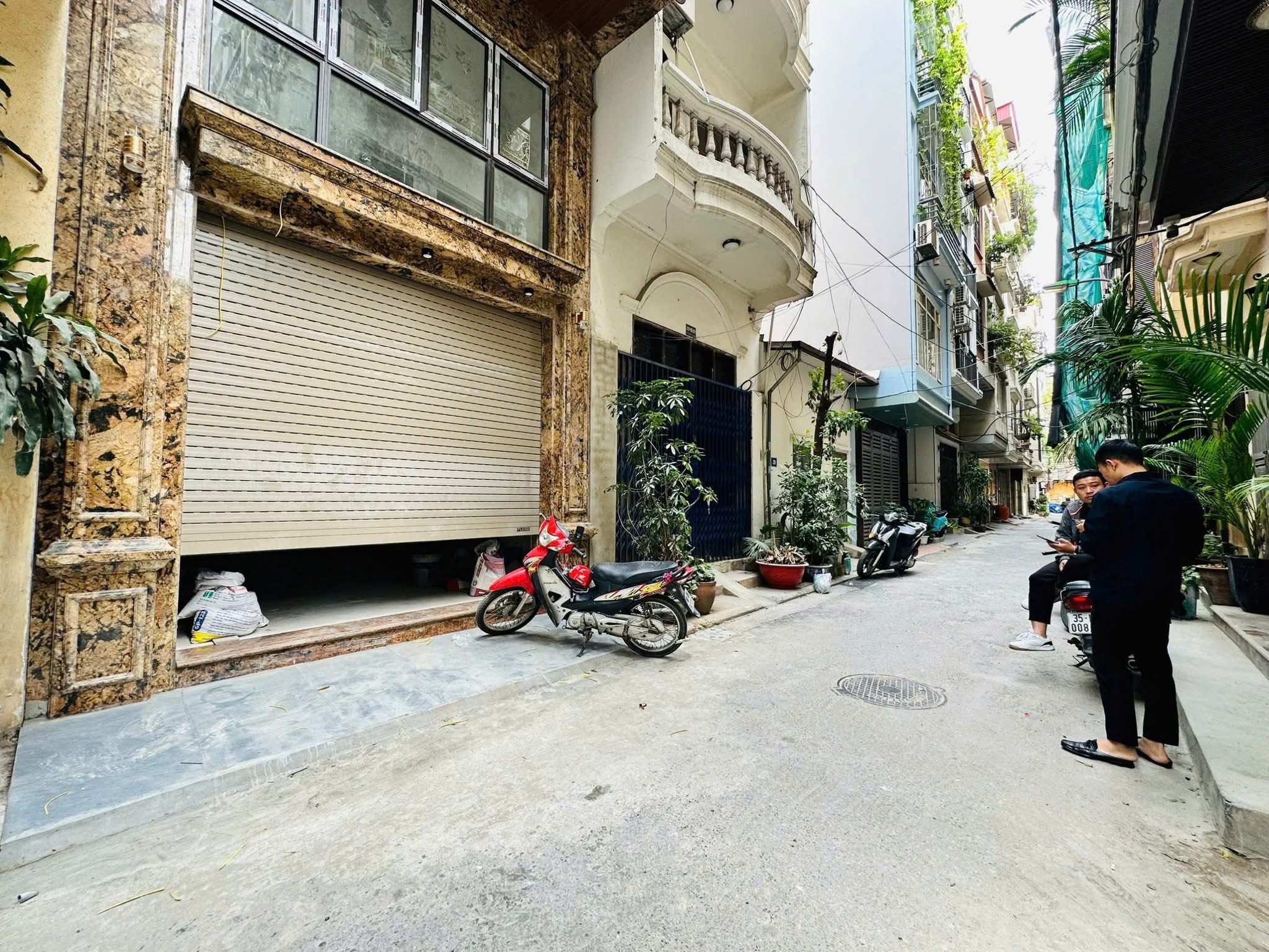 BÁN NHÀ TRẦN QUỐC HOÀN CẦU GIẤY PHÂN LÔ Ô TÔ VÀO NHÀ 2 THOÁNG 7 TẦNG THANG MÁY 21 TỶ 2