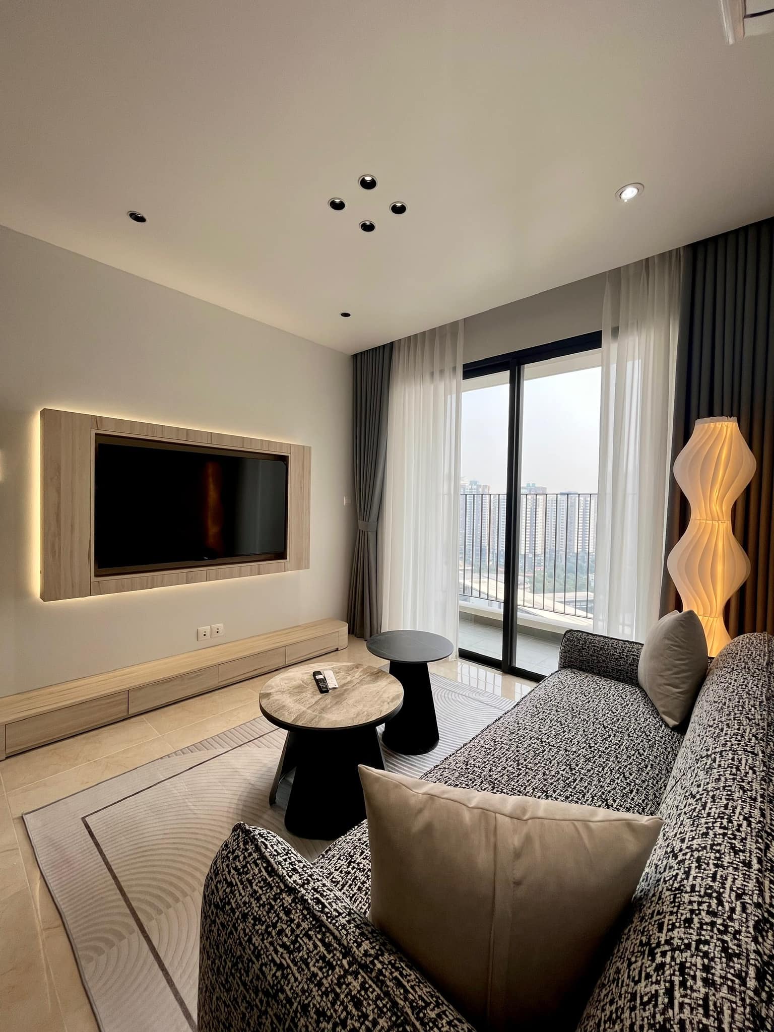 Bán CĂN HỘ 2PN RẺ NHẤT Vinhomes D'Capitale, giá 8.3 tỷ