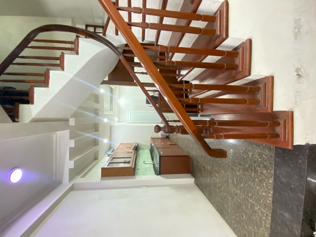 Bán nhà Hoàng Quốc Việt, Cầu Giấy, Gần oto, Gần phố, An sinh tốt, 36m2, Chỉ nhỉnh 6 tỷ 4