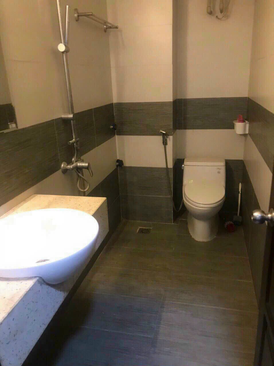 Cho thuê Nhà mới, Tôn Đức Thắng, thang máy; vỉa hè 109m2* 5T- 31 Tr 3