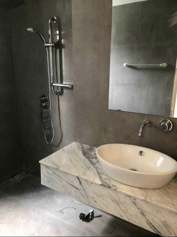 Cho thuê nhà hai cửa đi, mới, thang máy, 103m2_ 4T; vỉa hè, Lò Đúc-32 Tr 2