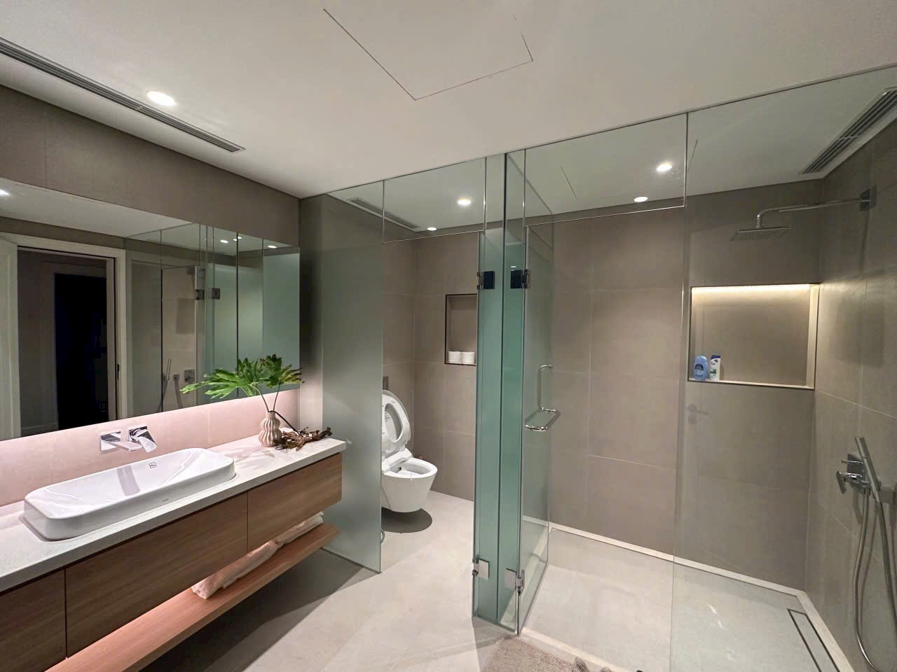 Tôi cho thuê nhà mới, căn góc, 96m2_ 5T; vỉa hè, Hoàng Quốc Việt-30 Tr 3