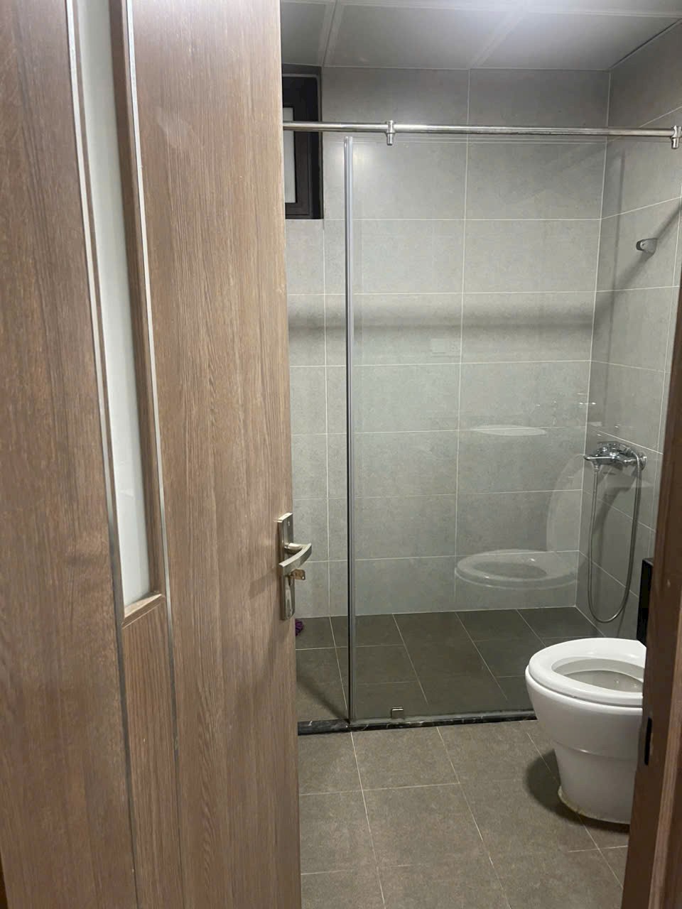 Cho thuê nhà mới, hai cửa đi, Đội Cấn, thang máy; vỉa hè 97m2* 5T- 32 Tr 3