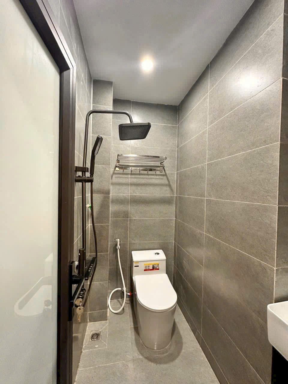 Cho thuê Nhà mới , thang máy,vỉa hè, 117m2- 5T, Nguyễn Thị Định_45 Tr 2