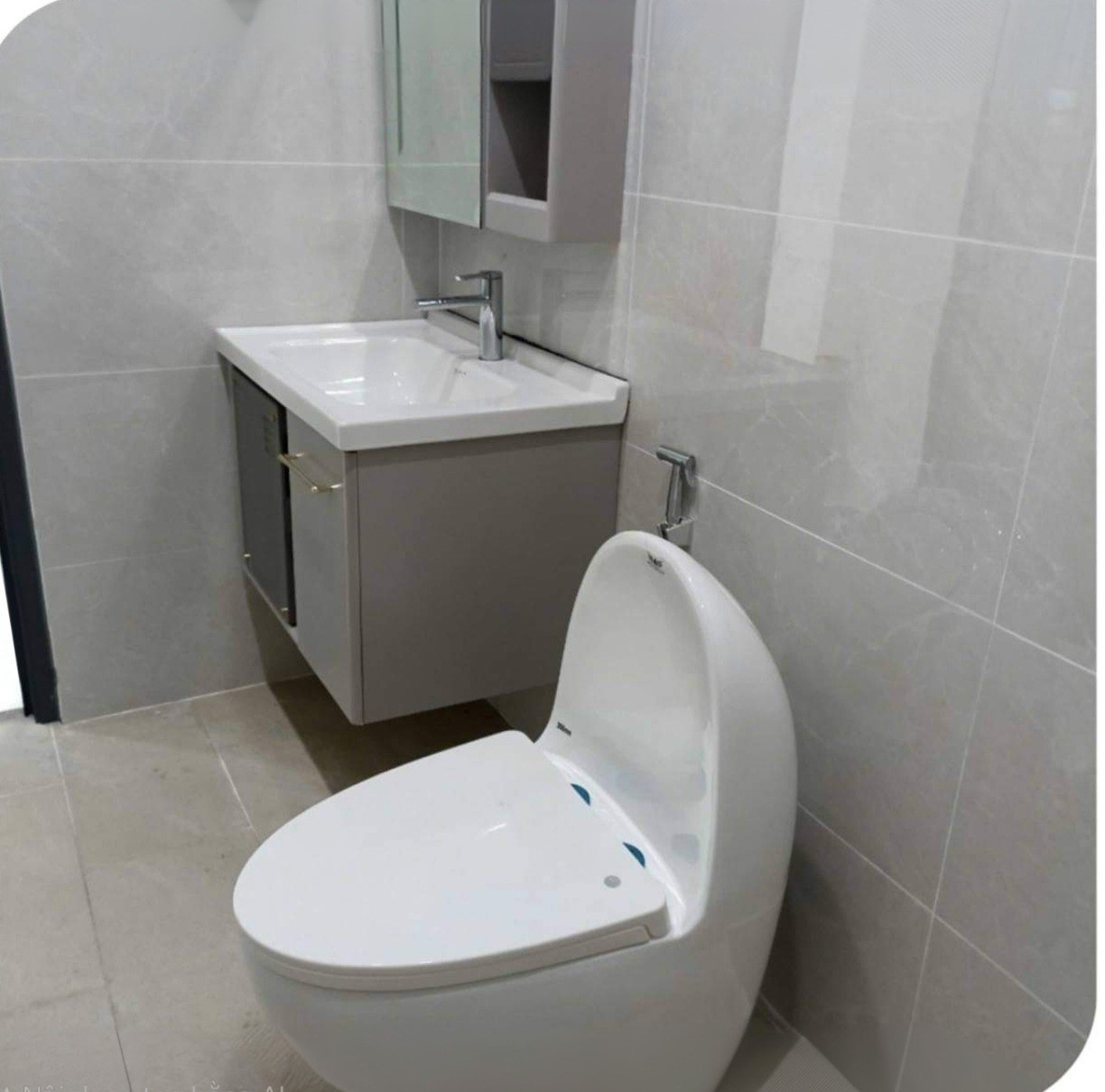 Tôi cho thuê nhà lô góc, mới ,vỉa hè, 119m2- 5T, Nguyễn Thị Định_44 Tr 2