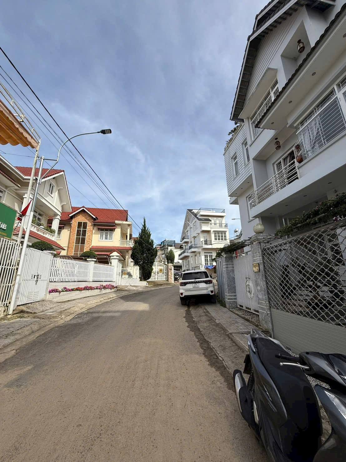 Cần Bán Gấp Lô Đất Biệt Thự Mặt Tiền KQH Yersin, Đà Lạt 371m2