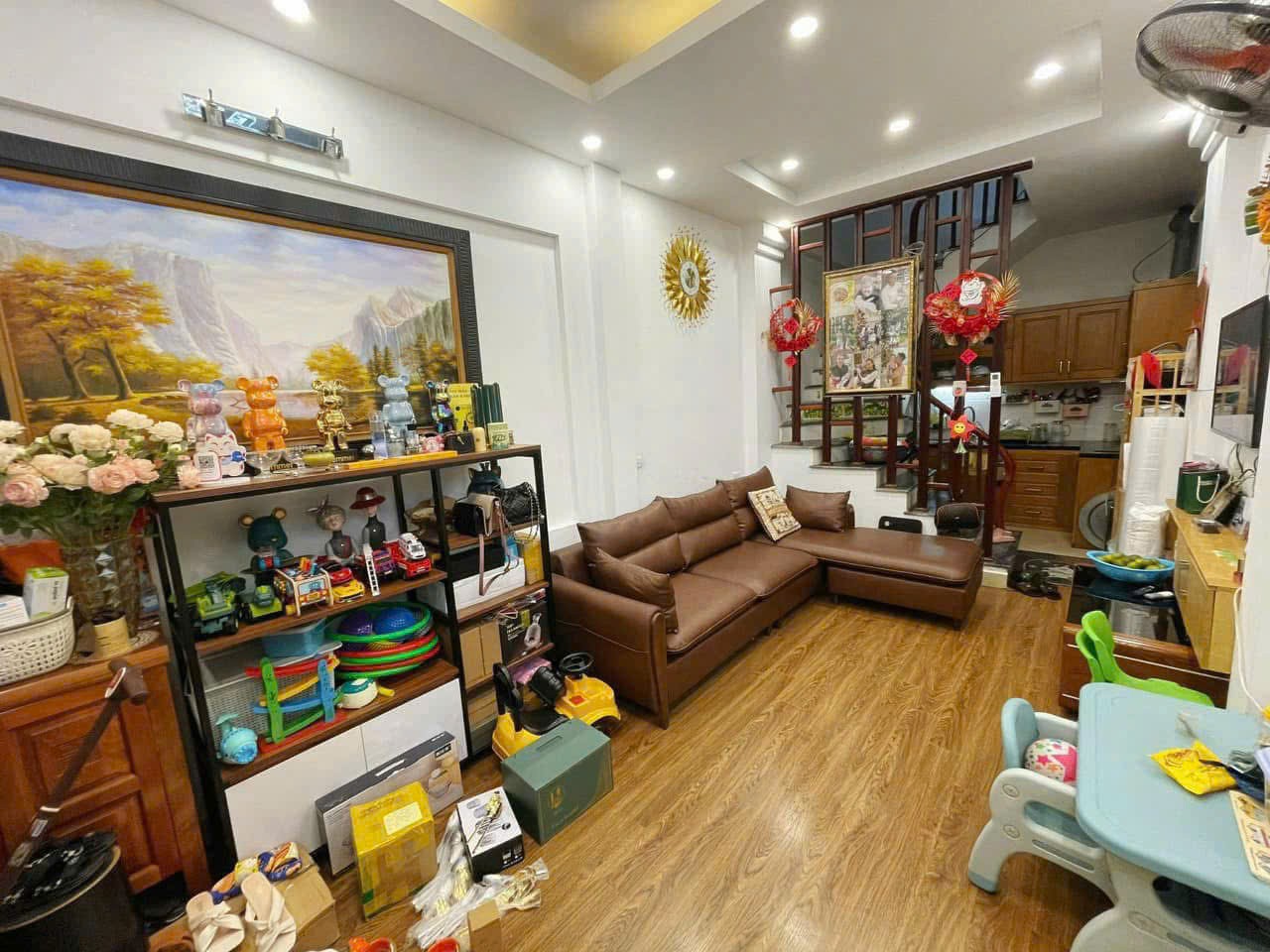 Cho thuê nhà riêng ở ngõ 246 Minh Khai, Hai Bà Trưng 30m x 5T - FULL ĐỒ giá 14 triệu